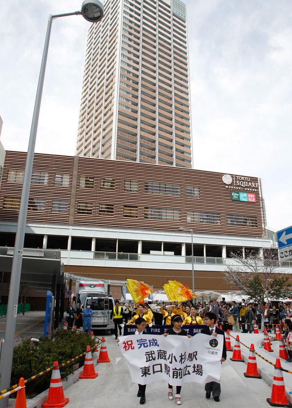 武蔵小杉駅に東口駅前広場 バスやタクシー乗り場 地下駐輪場を設置 防災設備も充実 Nakahara News