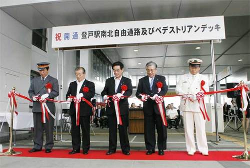 登戸駅が一新08